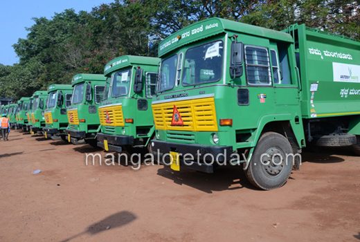 Vinay Kumar Sorake inaugurated the innovative solid waste collection 1